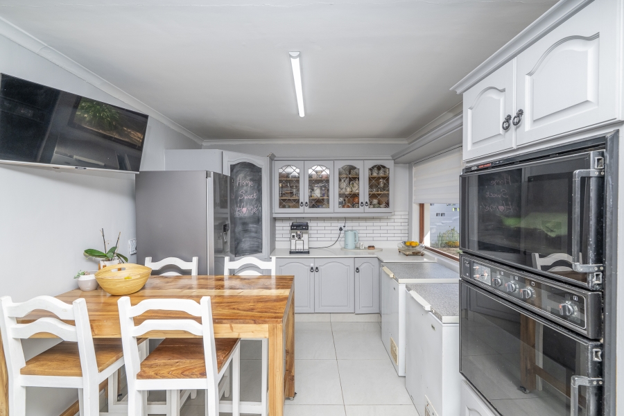 5 Bedroom Property for Sale in Eversdal Western Cape